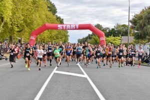 Runners of all levels at the start line for City to Surf 2021